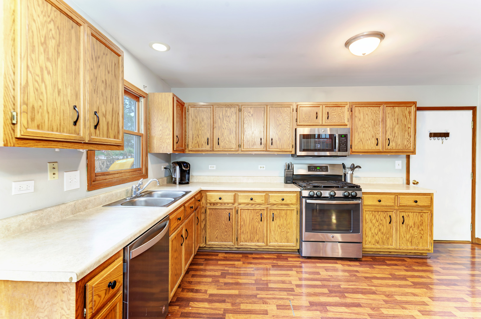 2807 Von Esch Road Joliet, IL 60431 - Photo 9 of 28 Gallery Image 9