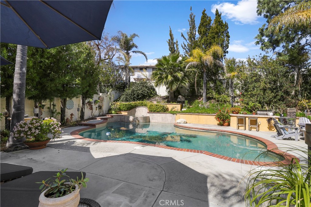 12786 North Rim Way Rancho Cucamonga, CA 91739 - Photo 40 of 50 a view of a yard with plants and a chair