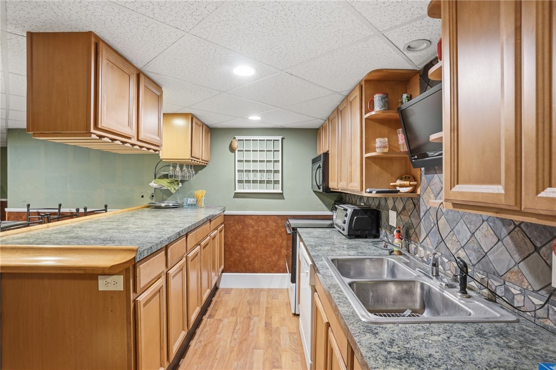 14 Beatrice Avenue Warwick, RI 02889 - Photo 19 of 31