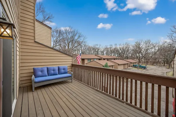 $225,000 | 250 West Eagle Lake Drive, Maple Grove, MN 55369