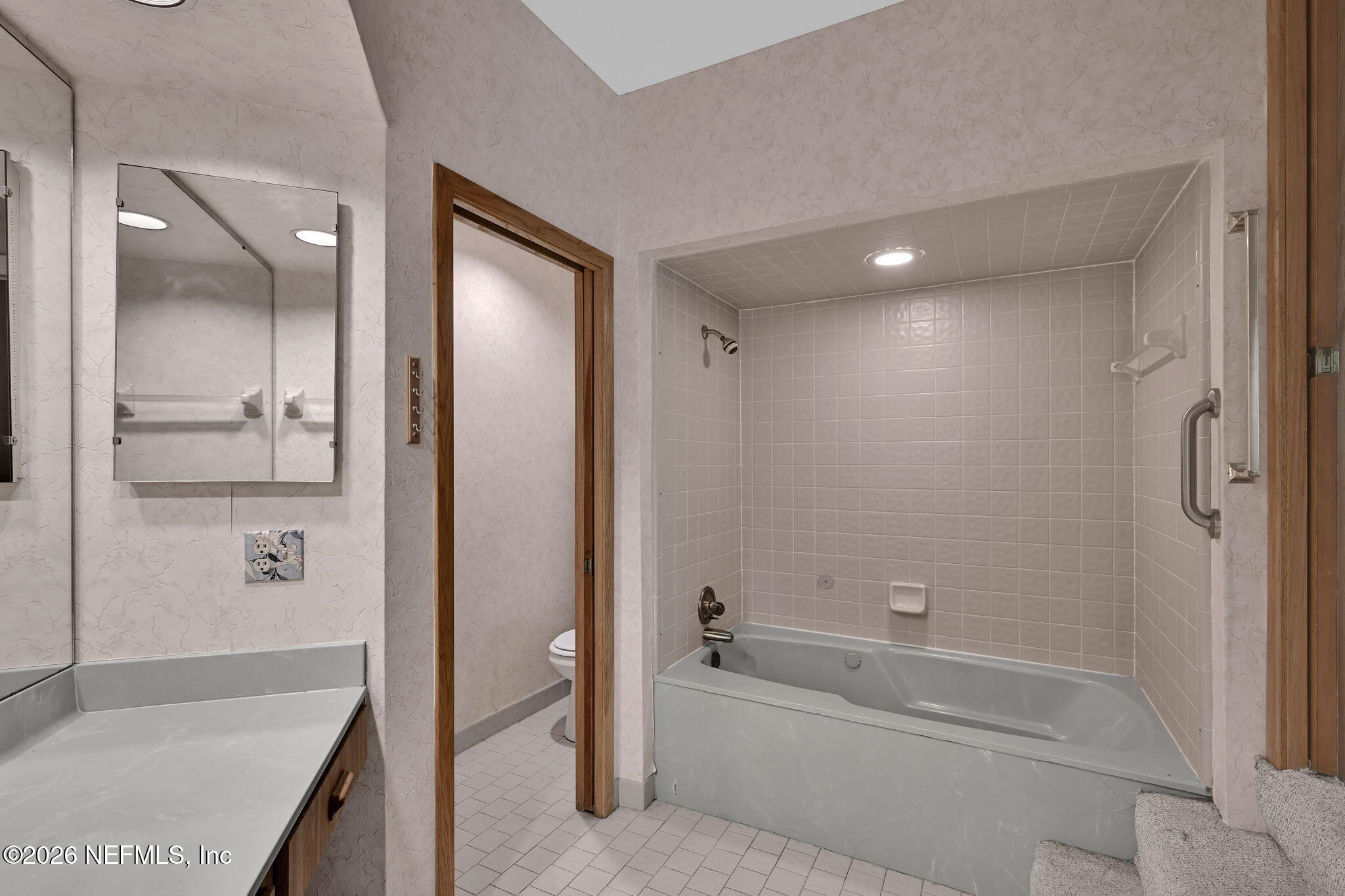 2910 Ravines Road, Unit 1108 Middleburg, FL 32068 - Photo 18 of 34 Primary Bath
