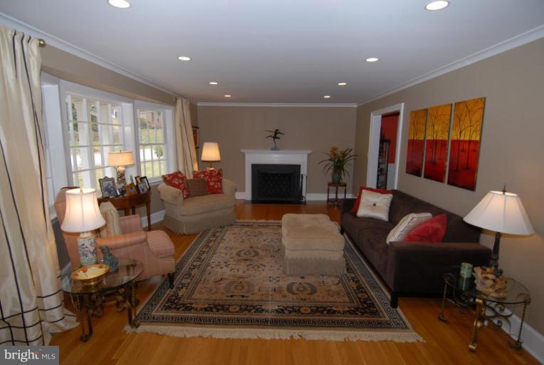 5805 Overlea Road Bethesda, MD 20816 - Photo 2 of 11 Living Room