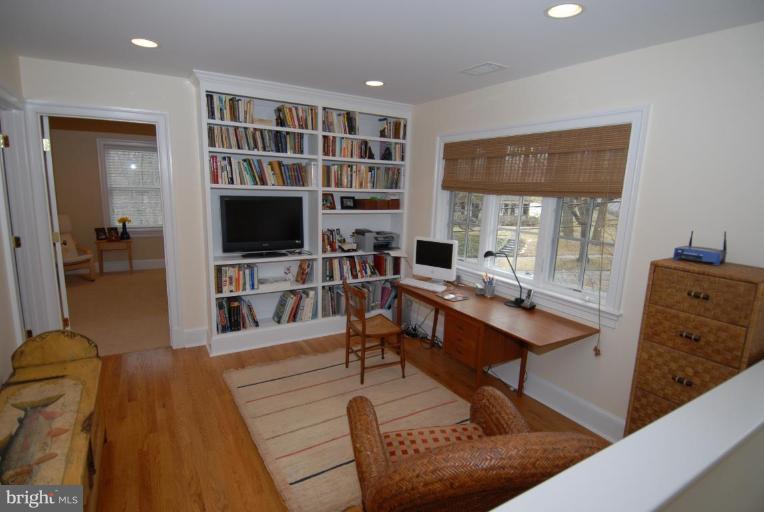 5805 Overlea Road Bethesda, MD 20816 - Photo 7 of 11 Den