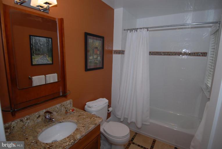 5805 Overlea Road Bethesda, MD 20816 - Photo 8 of 11 Bath #2
