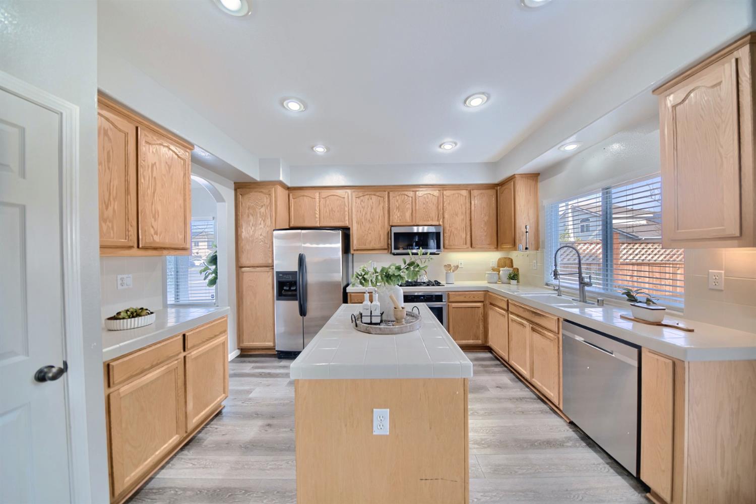 1176 Junction Drive Manteca, CA 95337 - Photo 12 of 37