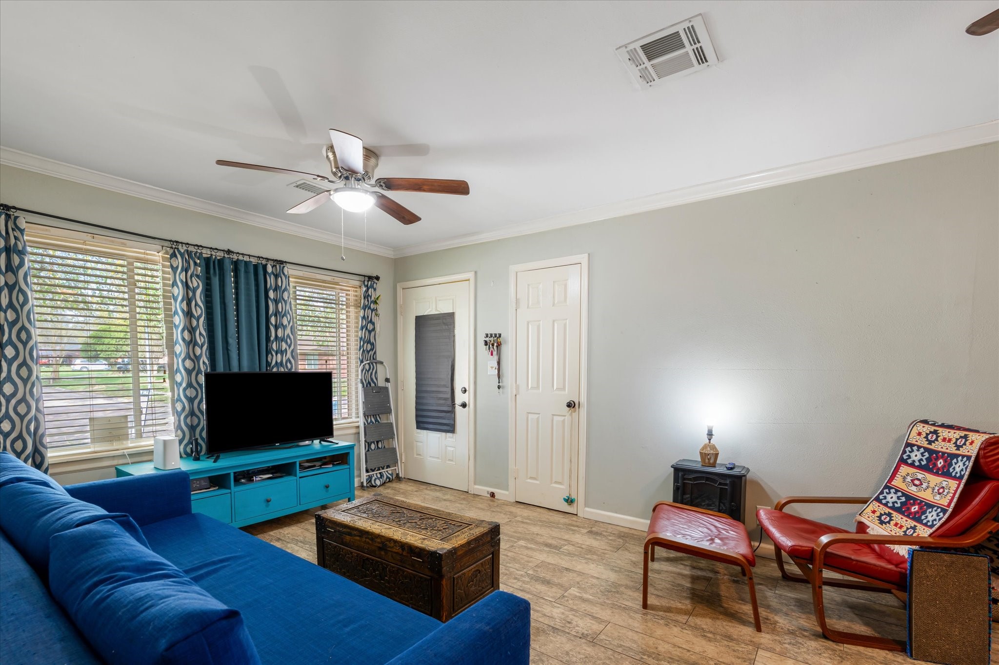 2423 Metz Street Houston, TX 77034 - Photo 5 of 22 a living room with furniture and a flat screen tv