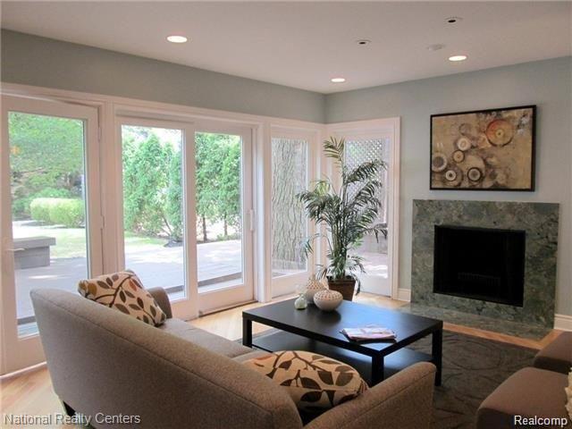 610 Rivard Boulevard Grosse Pointe, MI 48230 - Photo 4 of 29 Family_3.jpg