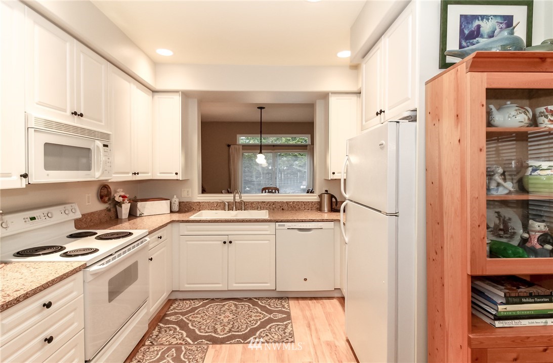 4504 Northeast 6th Place Renton, WA 98059 - Photo 14 of 32 Gallery Image 14