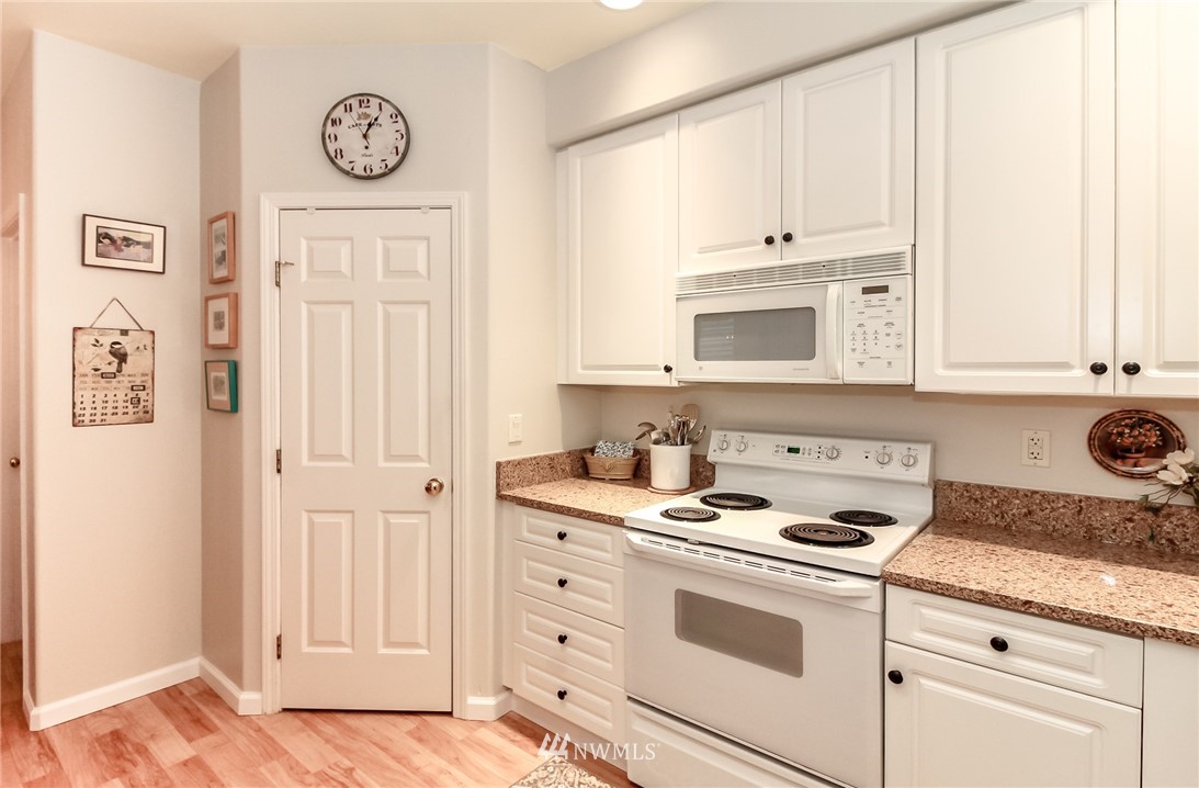 4504 Northeast 6th Place Renton, WA 98059 - Photo 15 of 32 Gallery Image 15