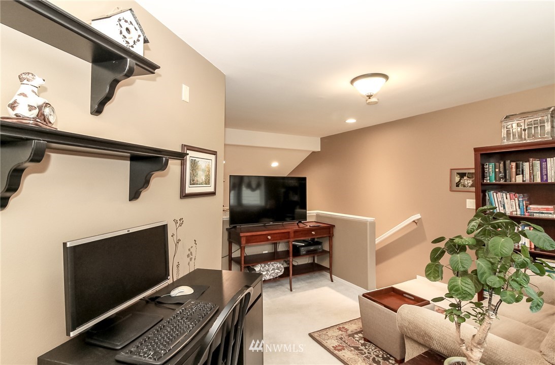 4504 Northeast 6th Place Renton, WA 98059 - Photo 17 of 32 Gallery Image 17