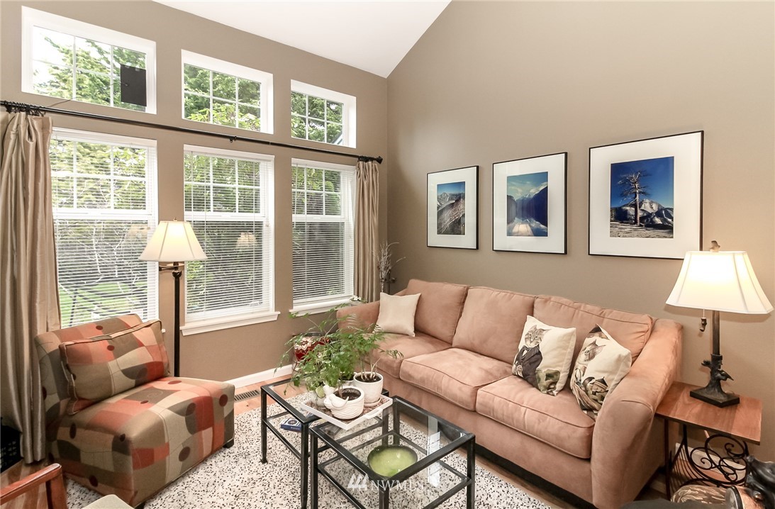 4504 Northeast 6th Place Renton, WA 98059 - Photo 3 of 32 Gallery Image 3