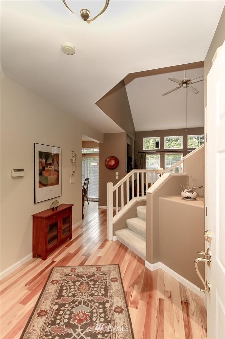4504 Northeast 6th Place Renton, WA 98059 - Photo 4 of 32 Gallery Image 4