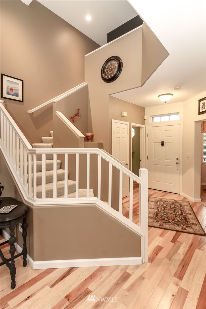 4504 Northeast 6th Place Renton, WA 98059 - Photo 5 of 32 Gallery Image 5