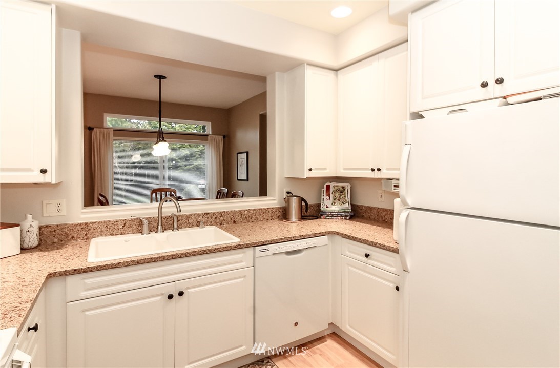 4504 Northeast 6th Place Renton, WA 98059 - Photo 6 of 32 Gallery Image 6