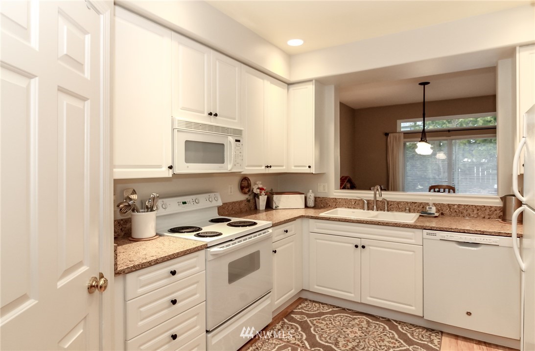 4504 Northeast 6th Place Renton, WA 98059 - Photo 7 of 32 Gallery Image 7