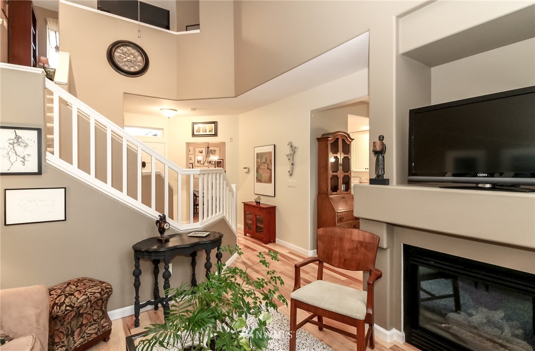 4504 Northeast 6th Place Renton, WA 98059 - Photo 9 of 32 Gallery Image 9