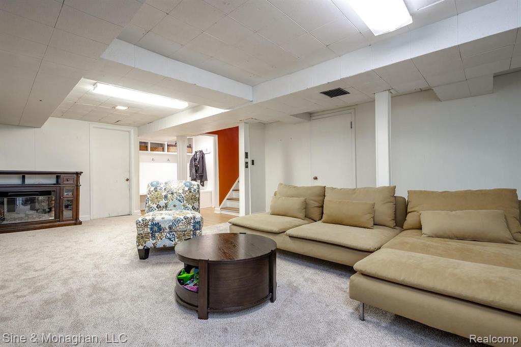 1015 Hawthorne Road Grosse Pointe Woods, MI 48236 - Photo 27 of 40