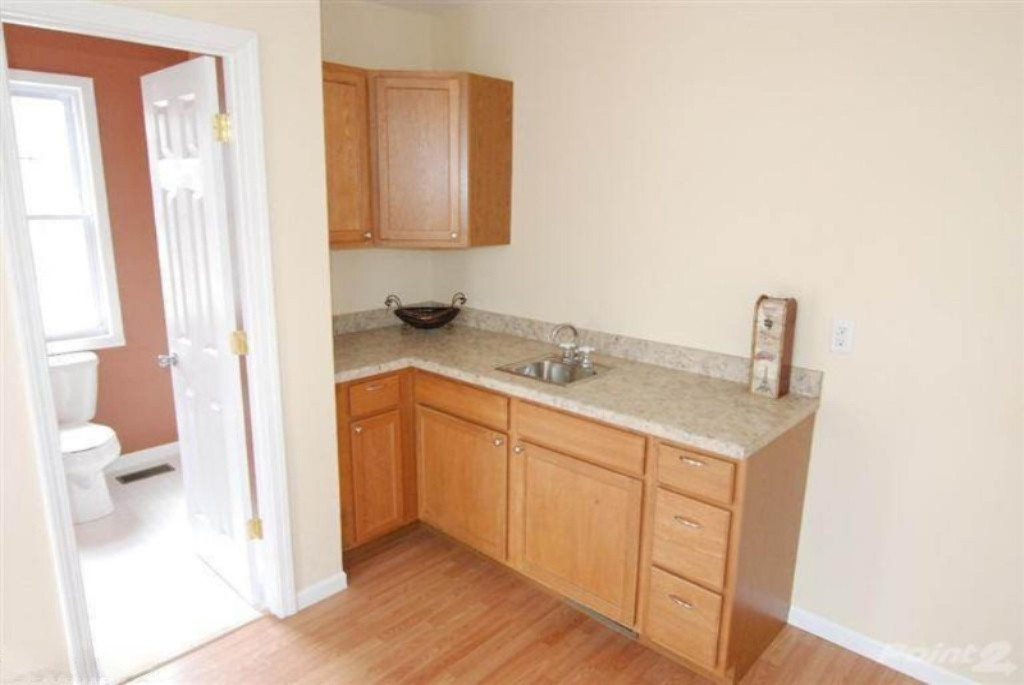 1723 North Philip Road Niles, MI 49120 - Photo 23 of 25 23 Guesthouse Bath and kitchenette area
