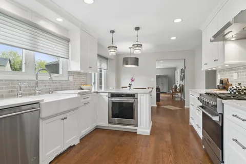 $769,000 | 1412 Village Court, Buffalo Grove, IL 60089