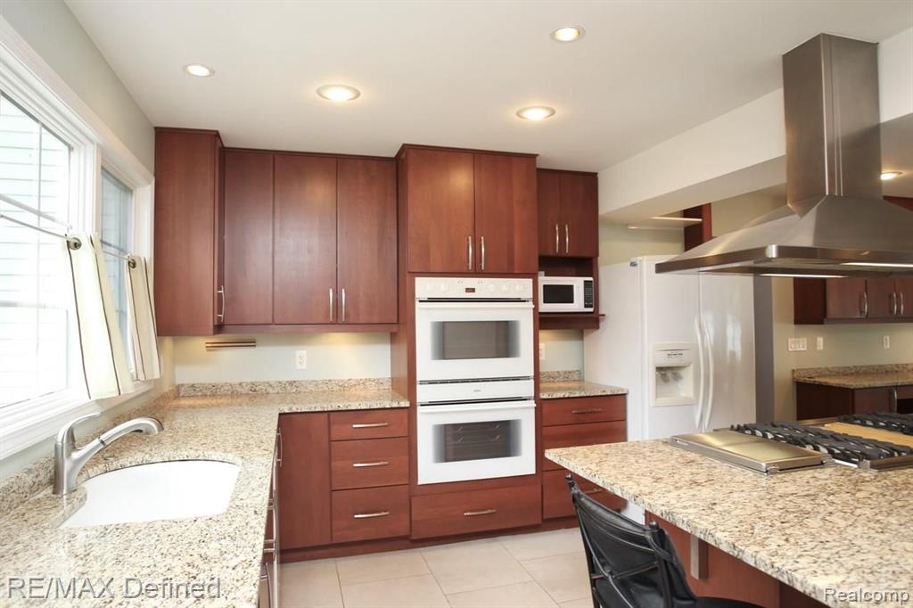 943 Downhill Lane Rochester Hills, MI 48307 - Photo 5 of 43