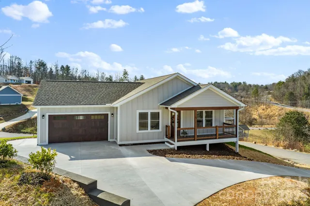 $449,000 | 56 White Oak Place, Mars Hill, NC 28754