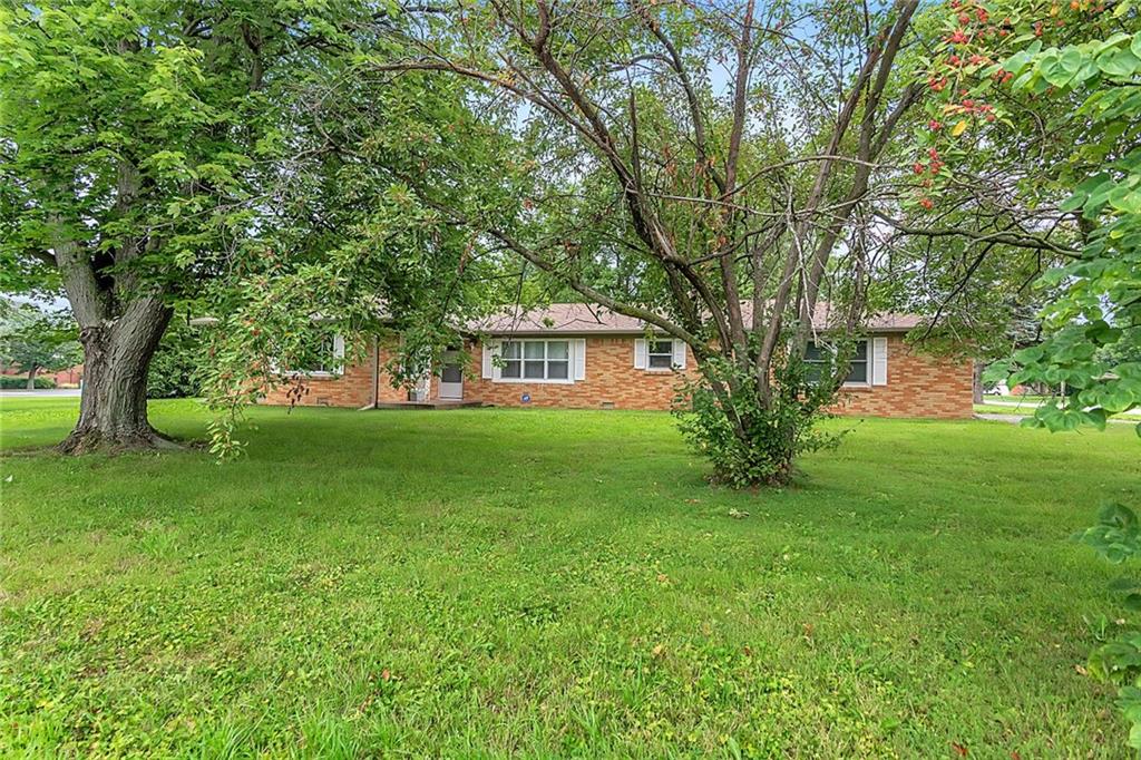 303 Howard Road Greenwood, IN 46142 - Photo 2 of 30 Gallery Image 2