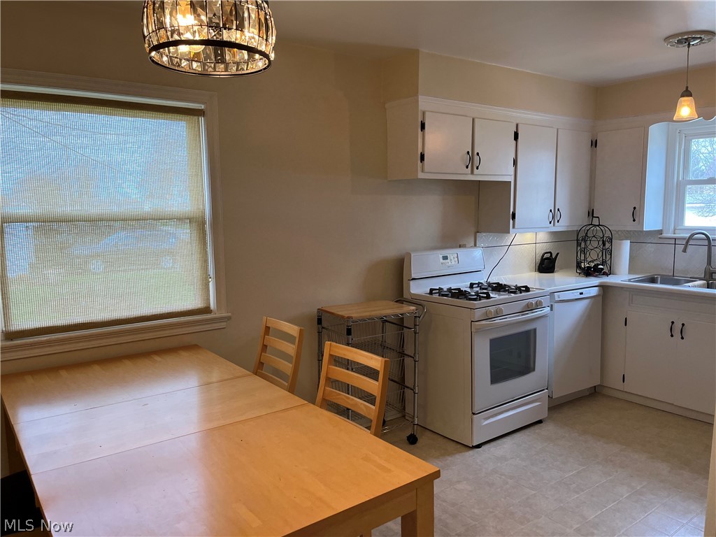 1624 Lander Road Cleveland, OH 44124 - Photo 11 of 21 Eat in Kitchen