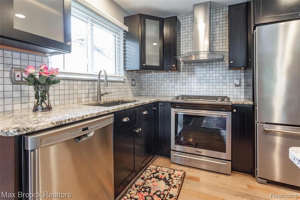 30051 Rambling Road Southfield, MI 48076 - Photo 14 of 42