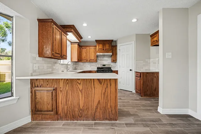 $360,000 | 107 Sandalwood Drive, Lake Jackson, TX 77566