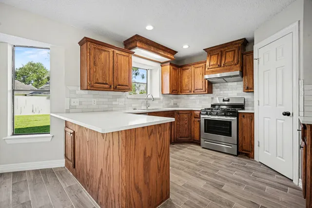 $360,000 | 107 Sandalwood Drive, Lake Jackson, TX 77566