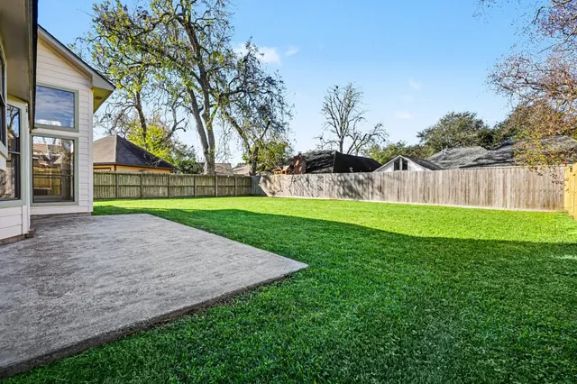 $360,000 | 107 Sandalwood Drive, Lake Jackson, TX 77566