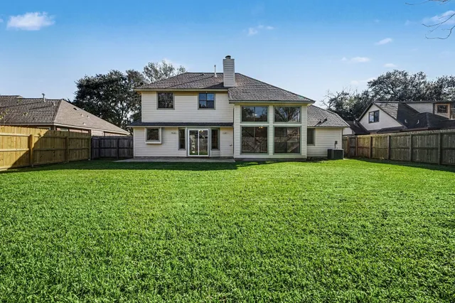 $360,000 | 107 Sandalwood Drive, Lake Jackson, TX 77566