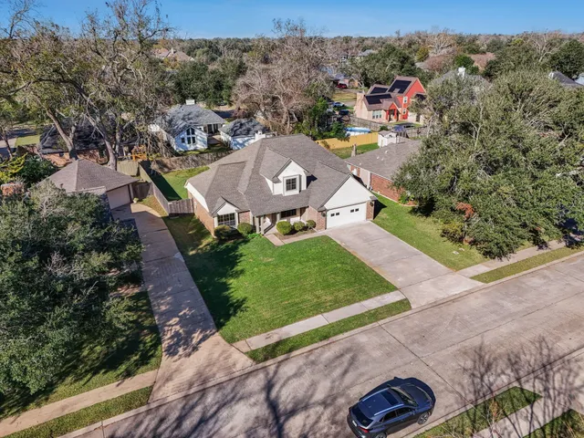 $360,000 | 107 Sandalwood Drive, Lake Jackson, TX 77566