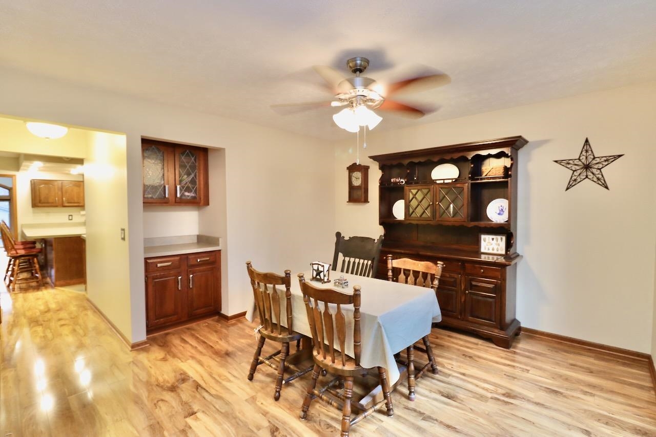 543 Fieldcrest Road Belvidere, IL 61008 - Photo 5 of 24 a view of a dining room with furniture