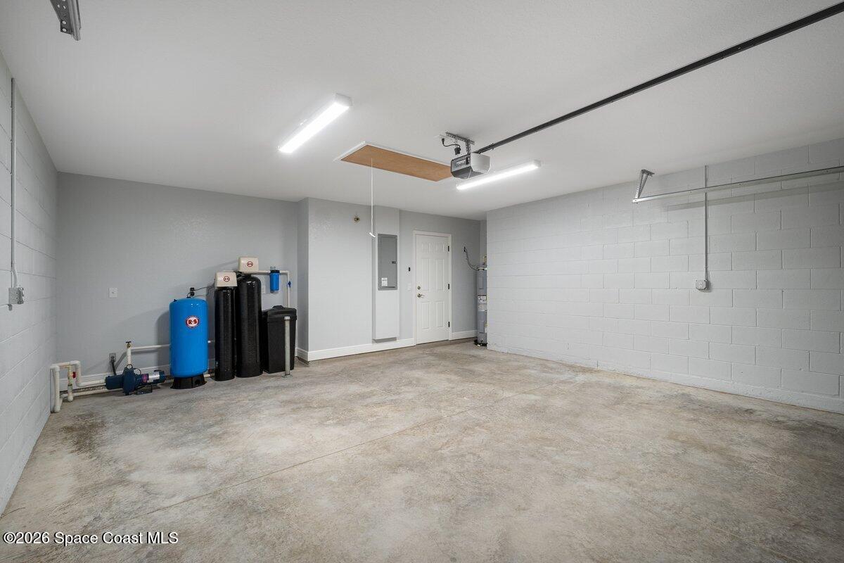 533 Fellenz Street Palm Bay, FL 32908 - Photo 41 of 42 41. 2 Car Garage