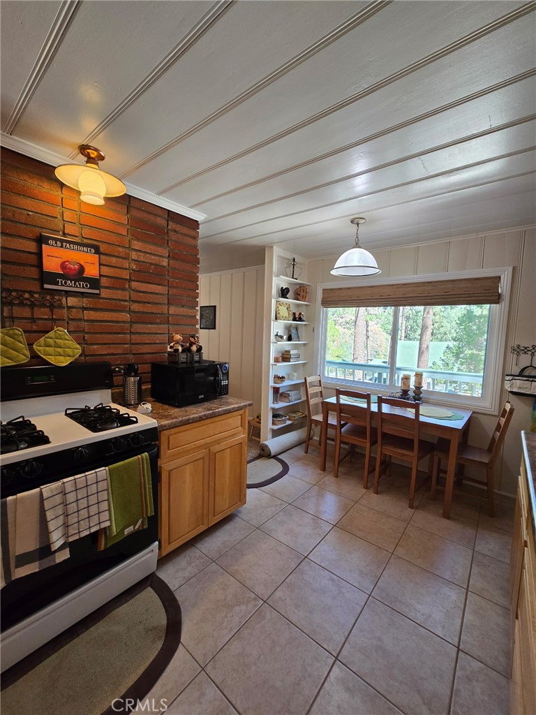 1013 Mockingbird Road Wrightwood, CA 92397 - Photo 37 of 46 Gallery Image 37