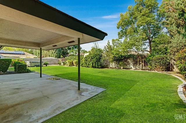 a view of a porch with backyard