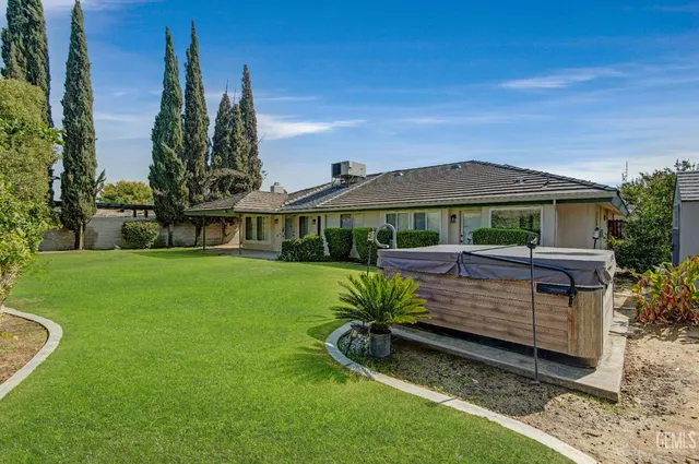a view of outdoor space yard and deck