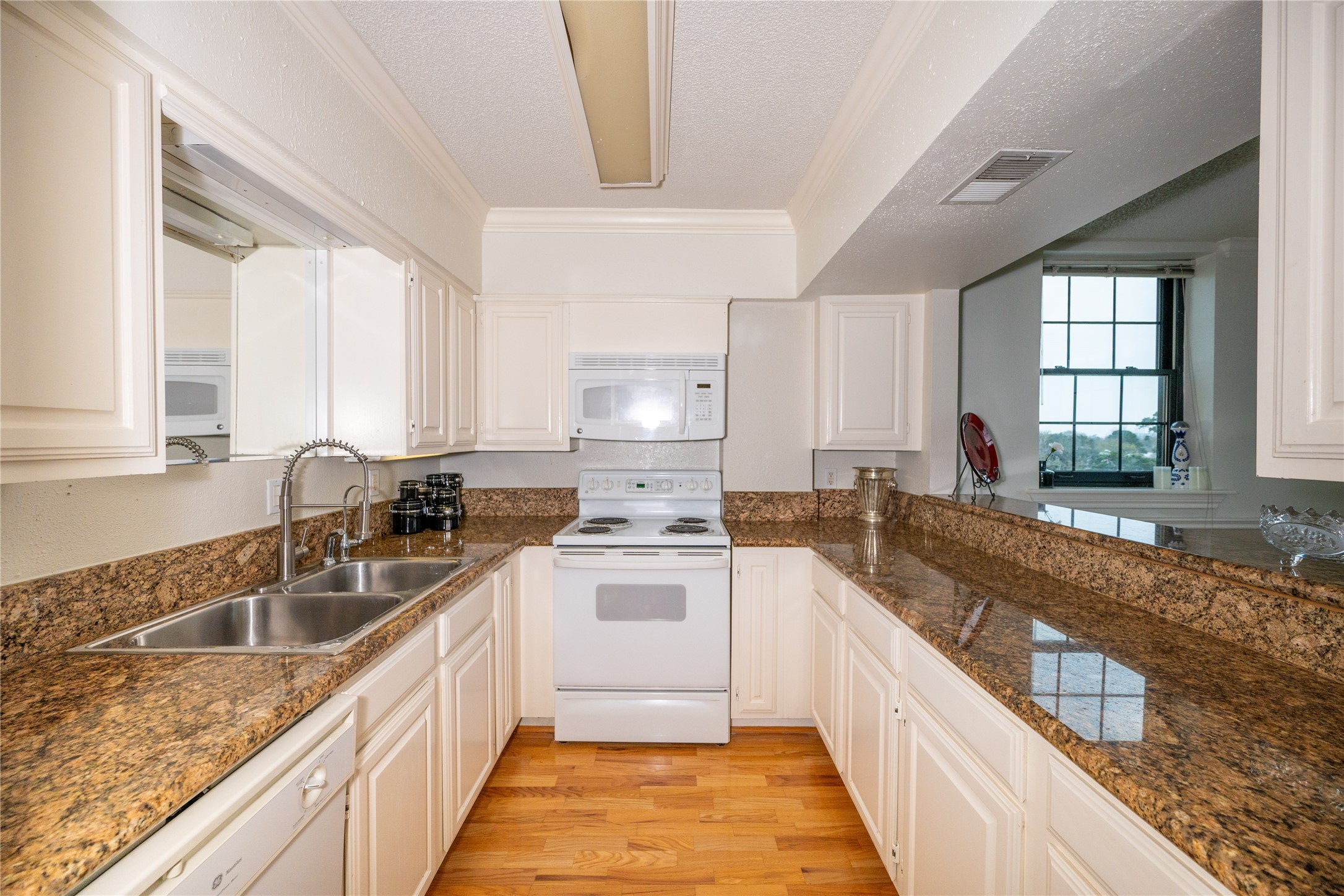 1100 Harvard Street, Unit 15 Houston, TX 77008 - Photo 11 of 21