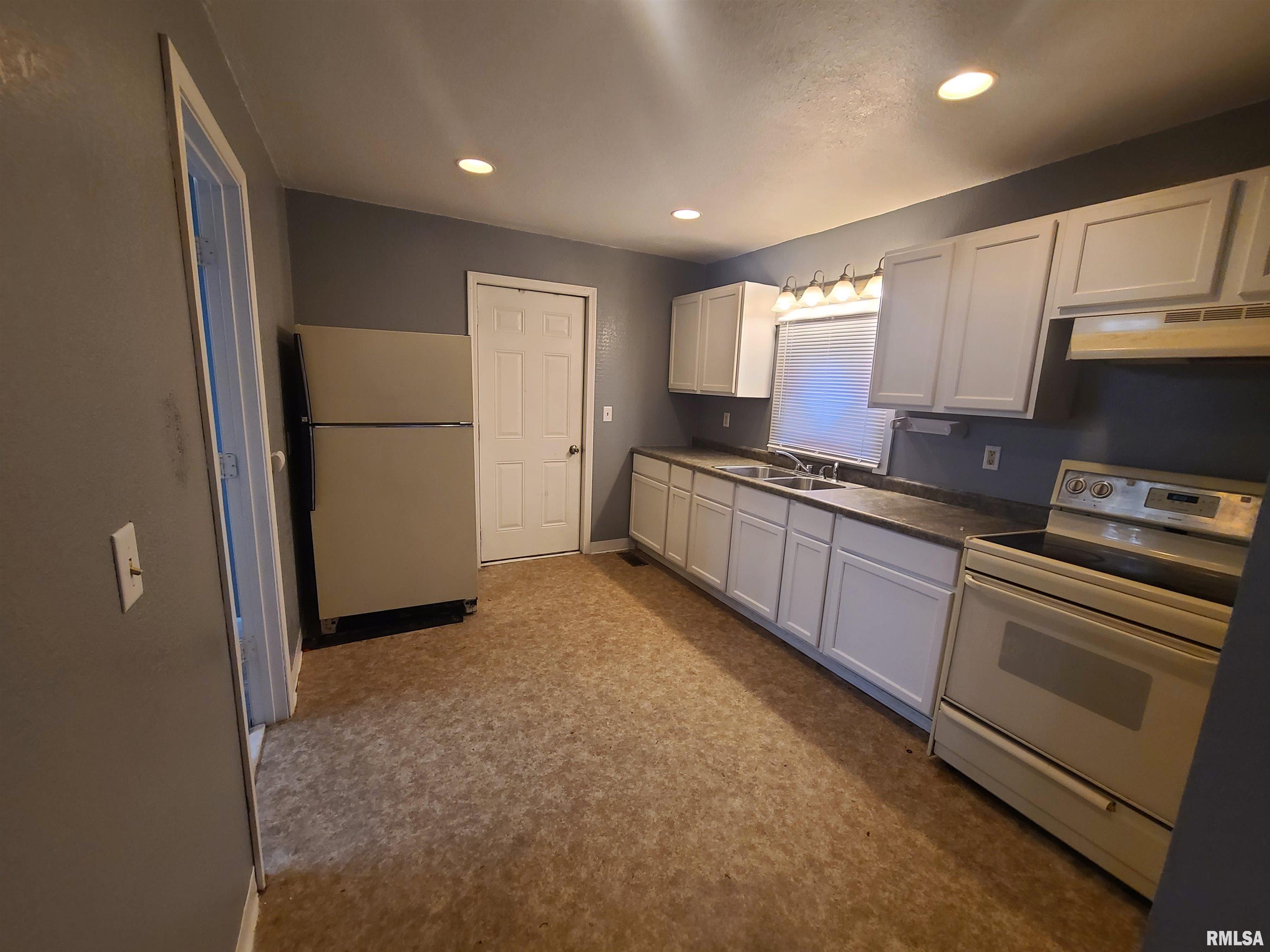 171 North 3rd Avenue Canton, IL 61520 - Photo 12 of 13