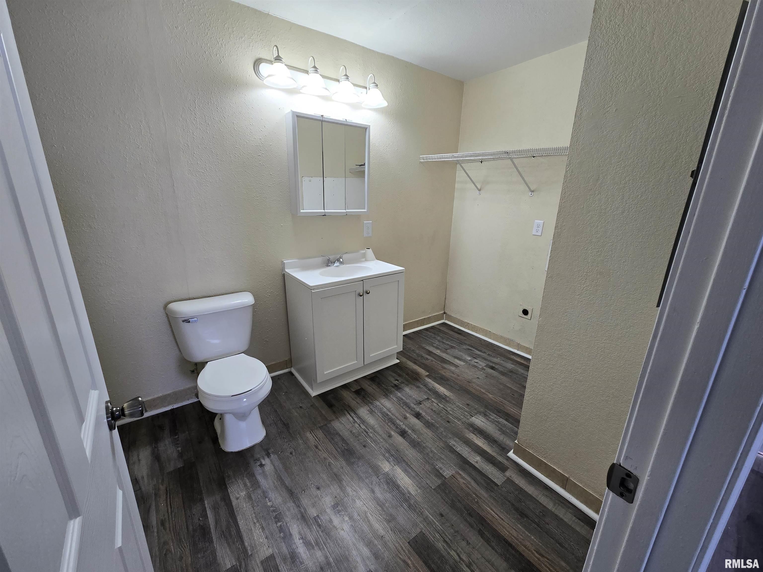 171 North 3rd Avenue Canton, IL 61520 - Photo 4 of 13