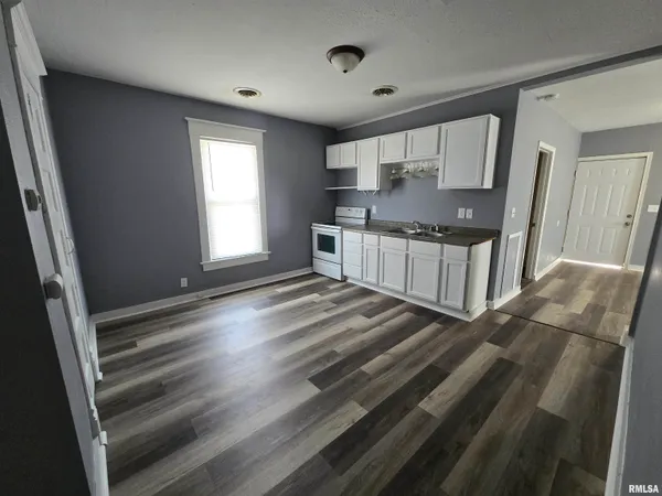 $72,900 | 171 North 3rd Avenue, Canton, IL 61520