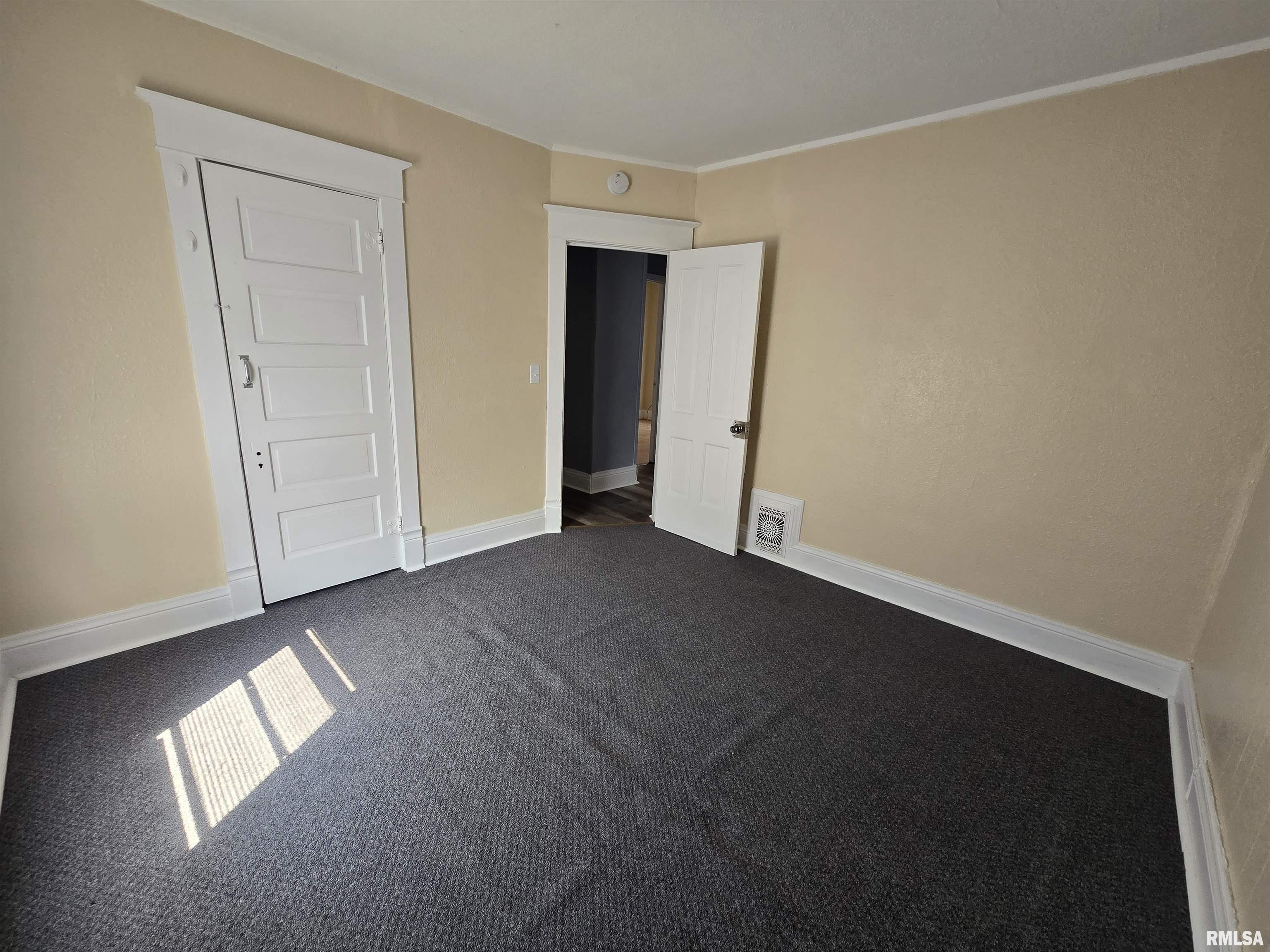 171 North 3rd Avenue Canton, IL 61520 - Photo 7 of 13