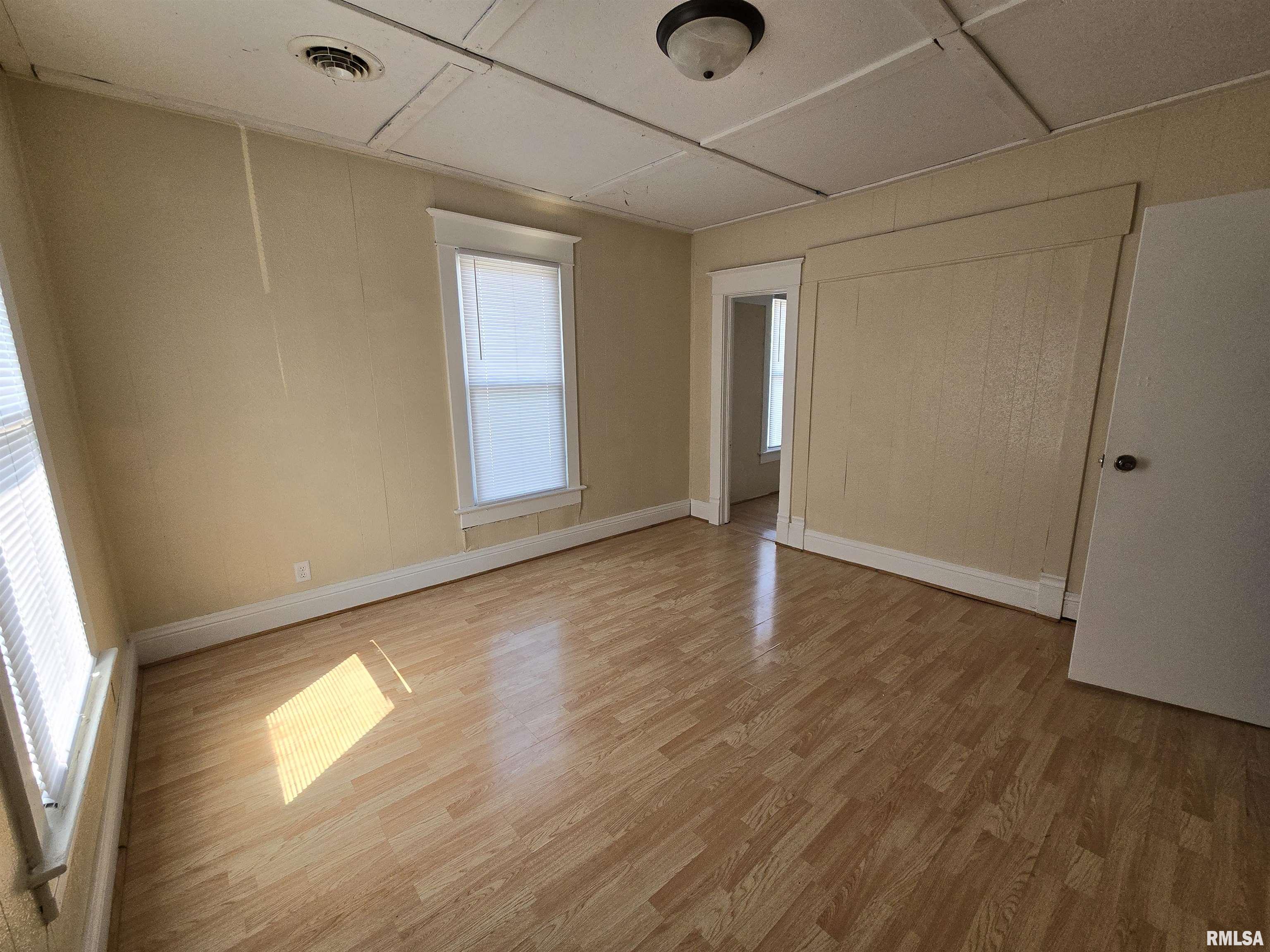 171 North 3rd Avenue Canton, IL 61520 - Photo 8 of 13