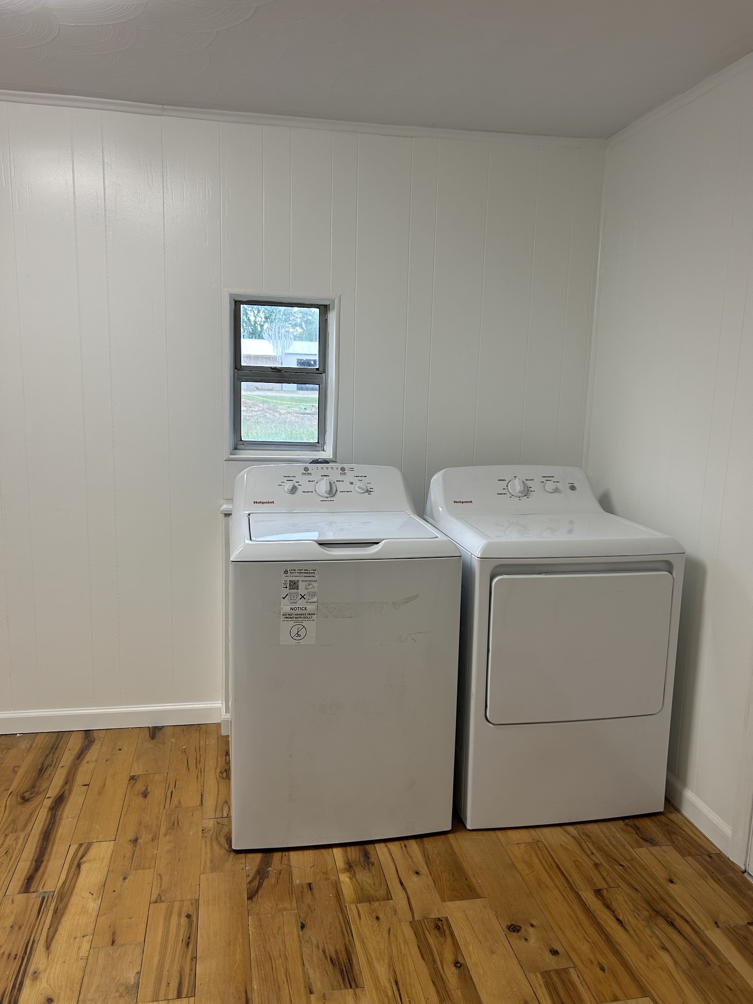 20 Ball Park Road Big Sandy, TN 38221 - Photo 24 of 33 a utility room with wooden floor washer and dryer