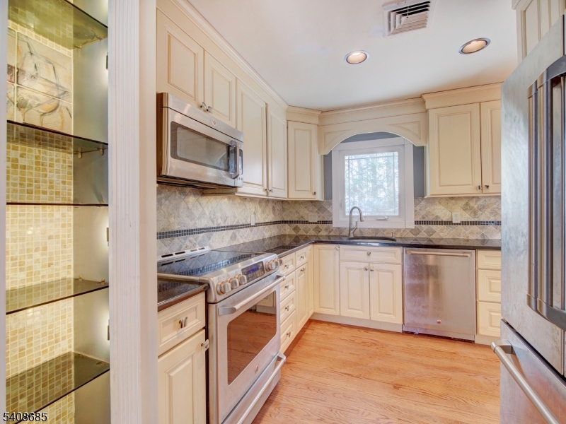 625 Succasunna Road Landing, NJ 07850 - Photo 12 of 33