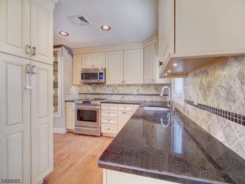 625 Succasunna Road Landing, NJ 07850 - Photo 13 of 33