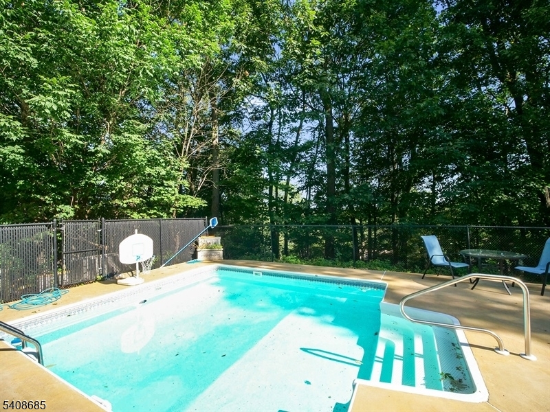 625 Succasunna Road Landing, NJ 07850 - Photo 6 of 33