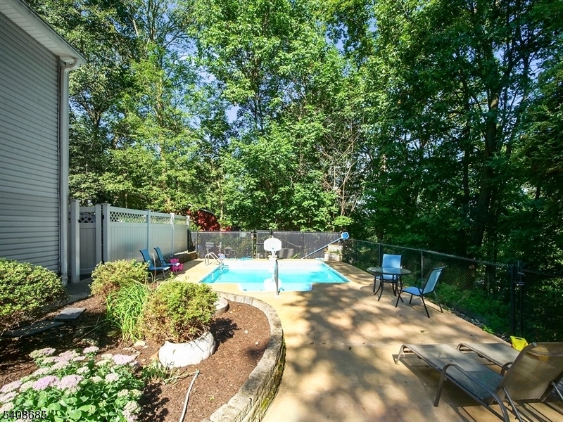 625 Succasunna Road Landing, NJ 07850 - Photo 7 of 33