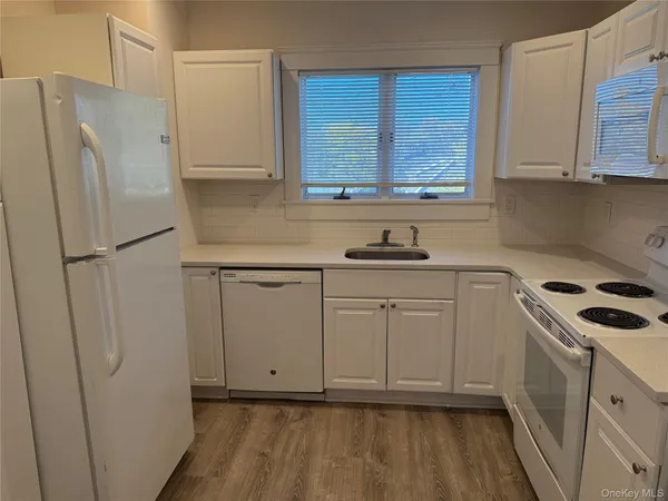 $2,700 | 593 Main Street, Unit A, Islip, NY 11751